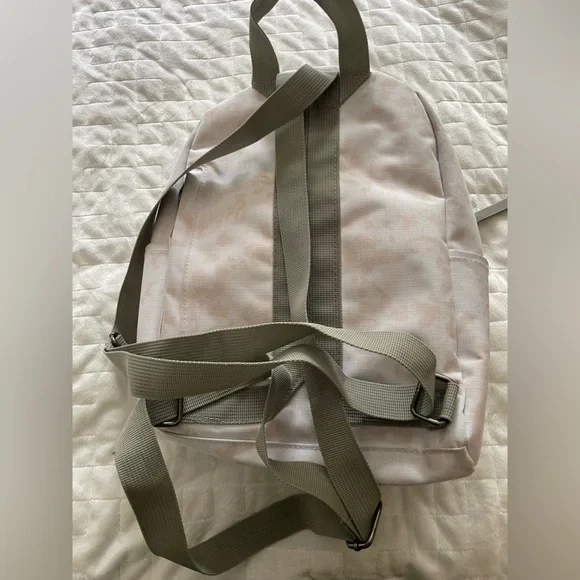 ADAPT ANIMAL MINI LIFESTYLE BACKPACK- WHITE/CREAM - Picture 4 of 8